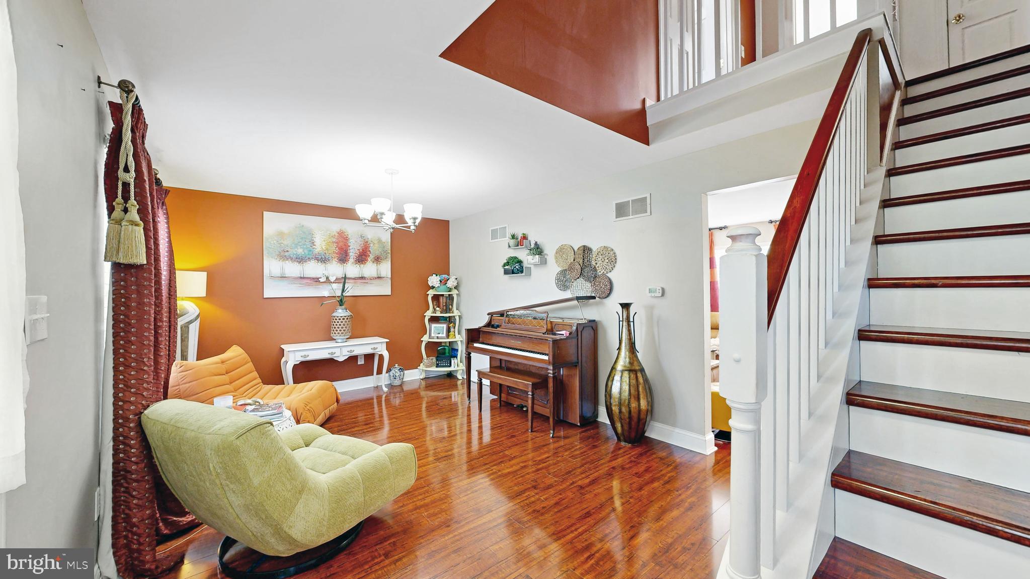 345 SUNNYSIDE LANE