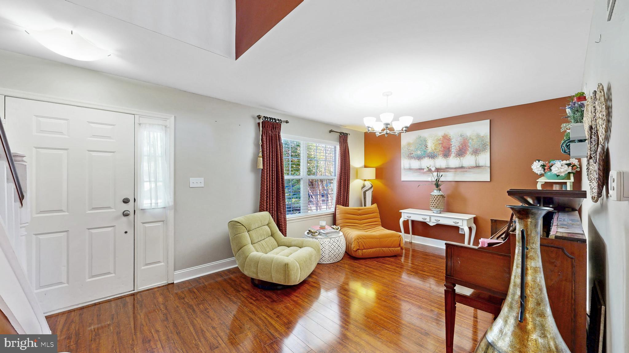 345 SUNNYSIDE LANE