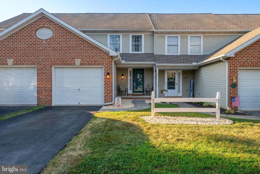 Photo of 4007 PARKSIDE CT, MOUNT JOY, PA 17552 (MLS # PALA2039810)