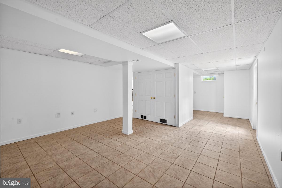 COLONIAL HILLS - Residential
