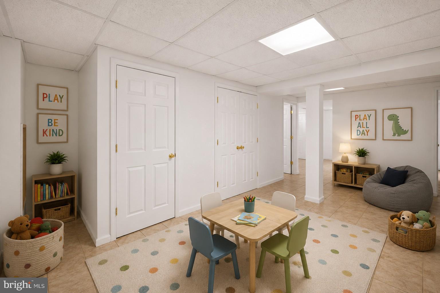 COLONIAL HILLS - Residential