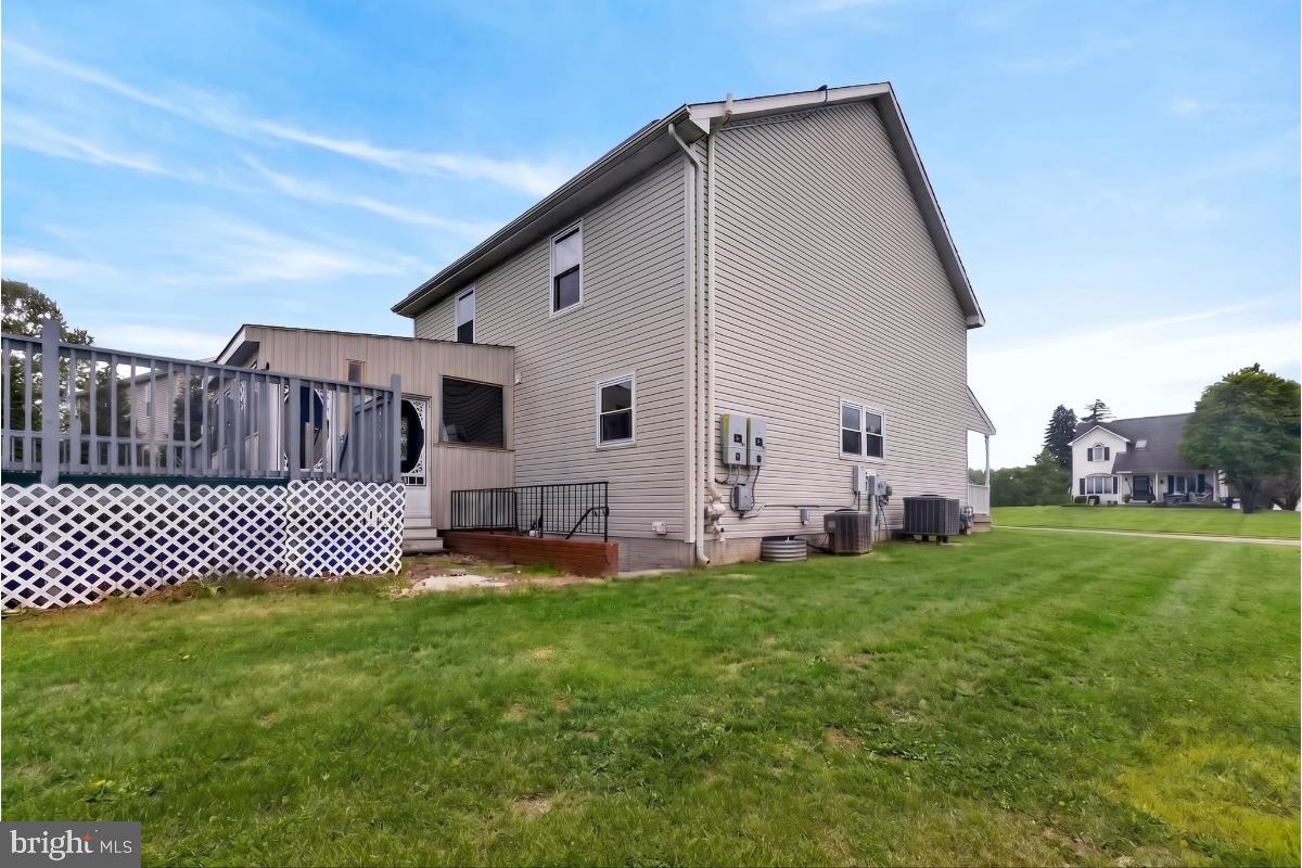 COLONIAL HILLS - Residential