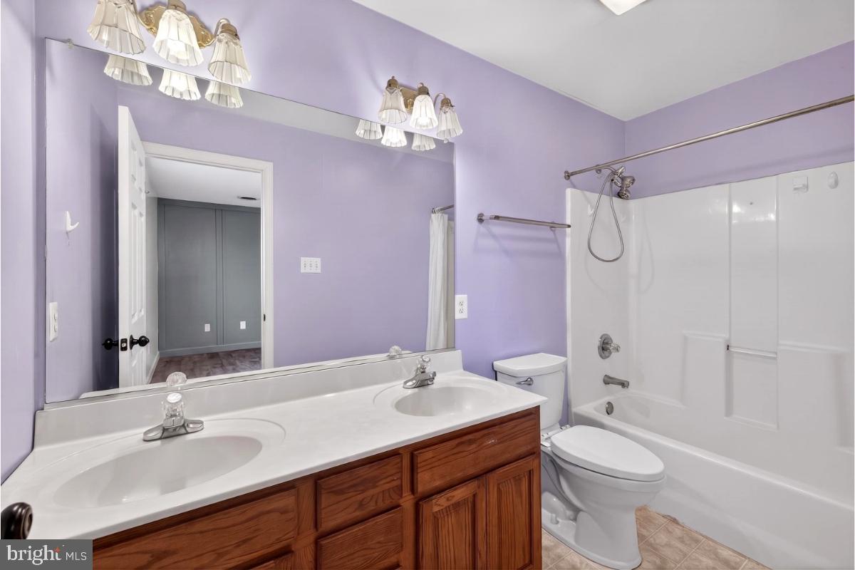 COLONIAL HILLS - Residential