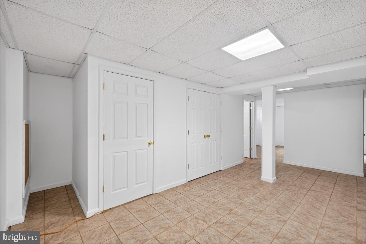 COLONIAL HILLS - Residential