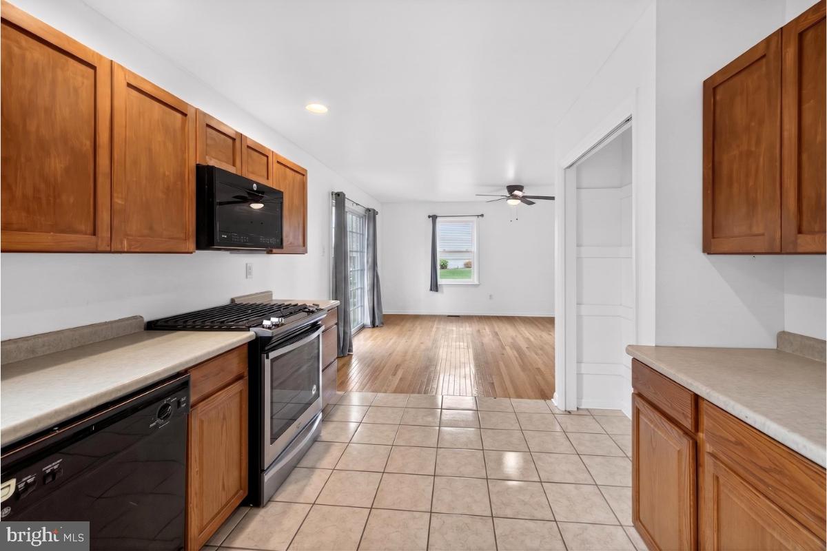 COLONIAL HILLS - Residential