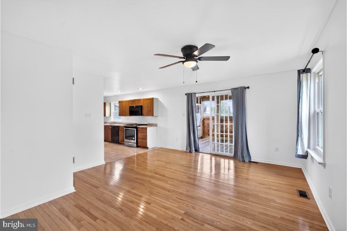 COLONIAL HILLS - Residential