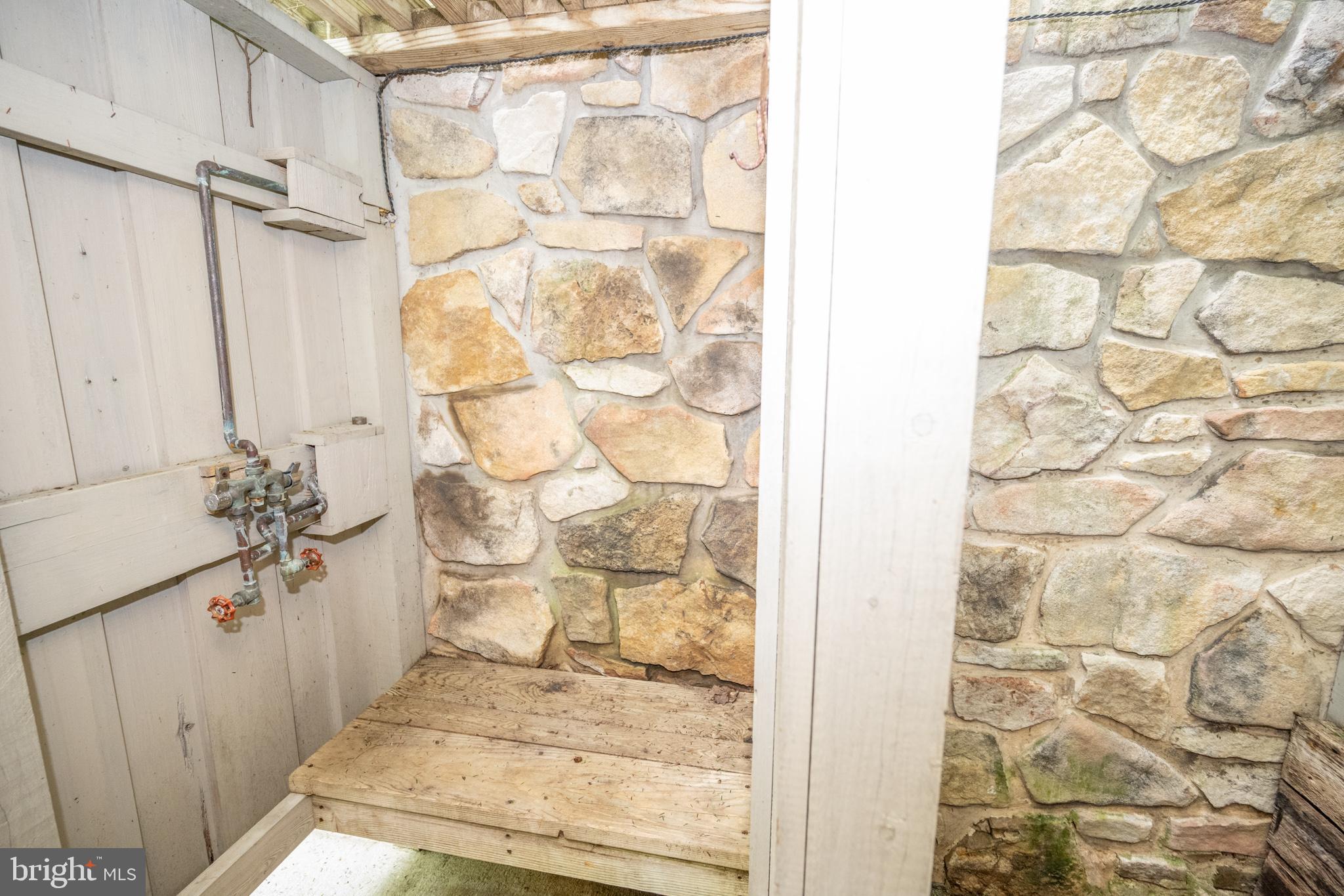 THOUSAND ACRES - Residential