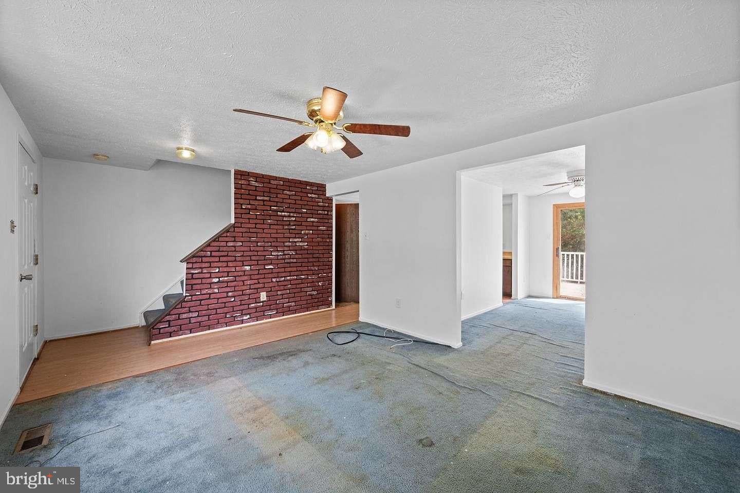 1576 CAREY PLACE