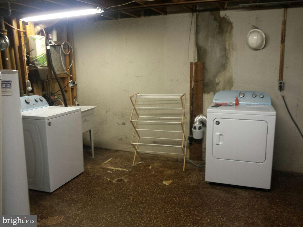 ABBOTT FOREST - Residential Lease