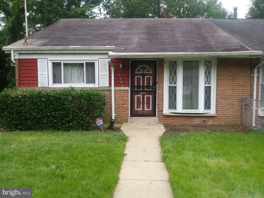 This beautiful 3BD, 1.5BA is 10 minutes from Naylor Metro Station, has a fenced in front yard, driveway, alarm system, renovated kitchen, new stove, refrigerator, washer/dryer, cabinets, granite counter tops, hardwood floors, family room in basement with private entrance, built in bar, humidifier, central AC, tenant pays all utilities, small pets ok with non-refundable fee.