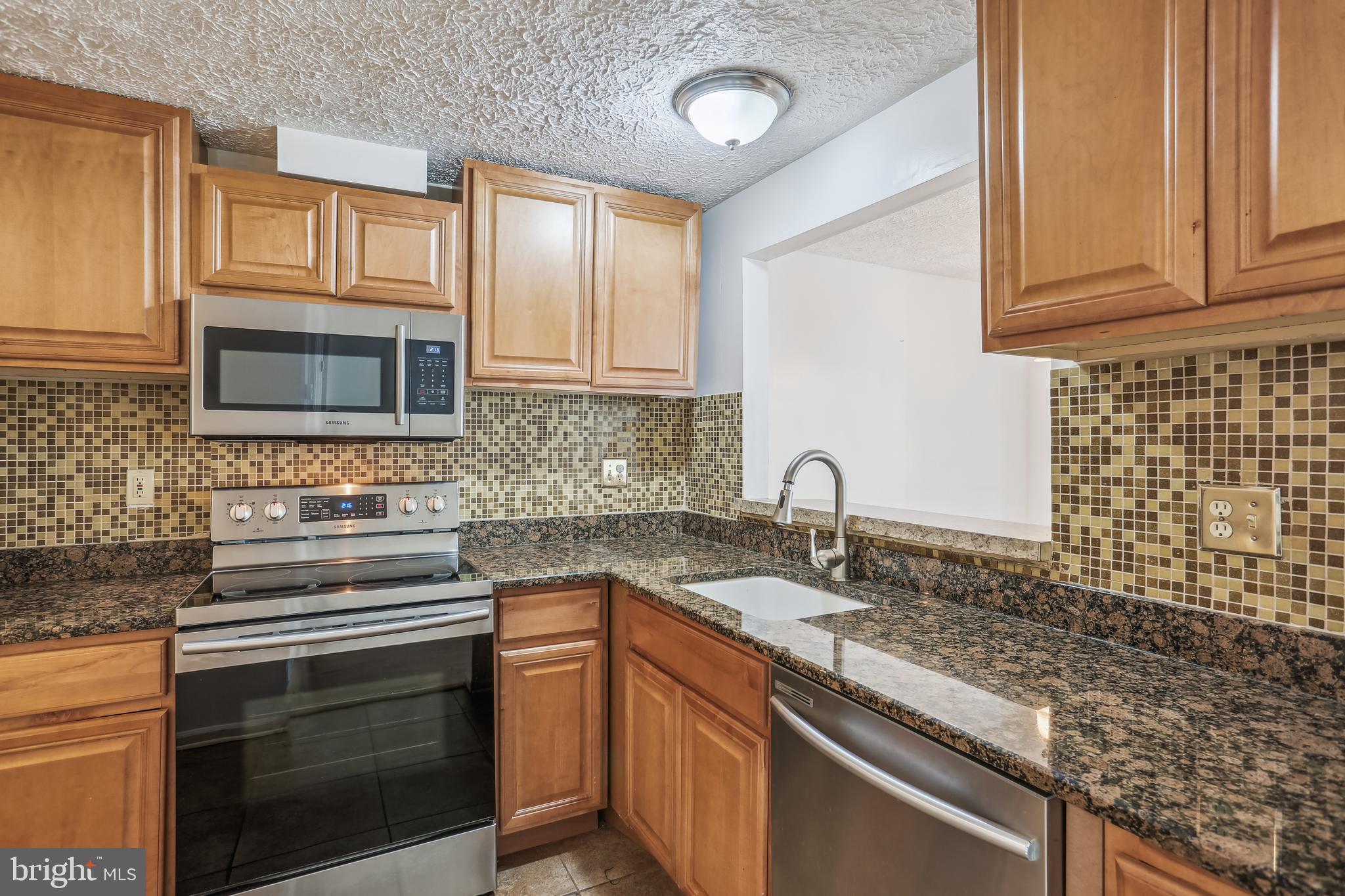 DUMONT OAKS - Residential