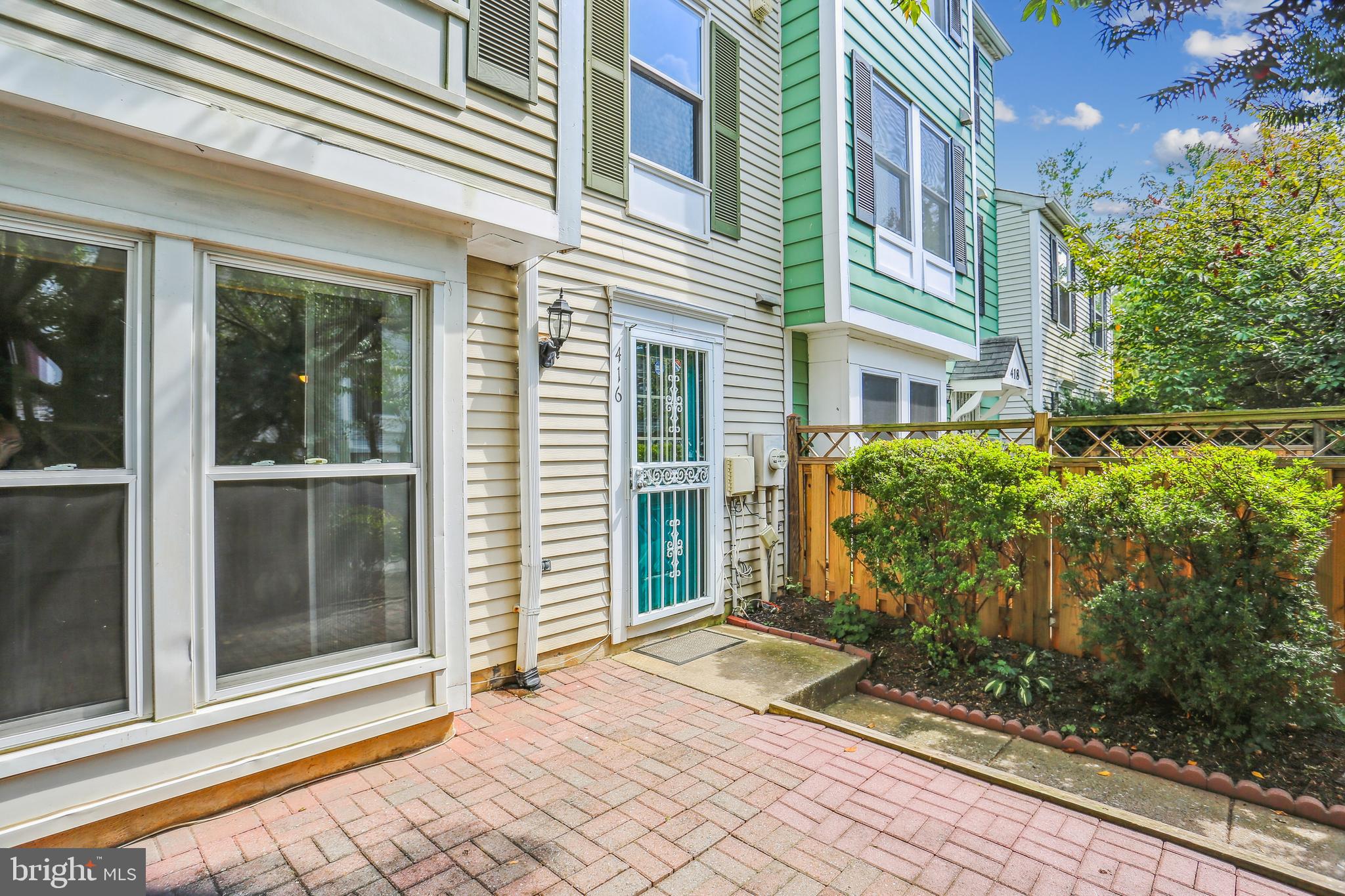 DUMONT OAKS - Residential