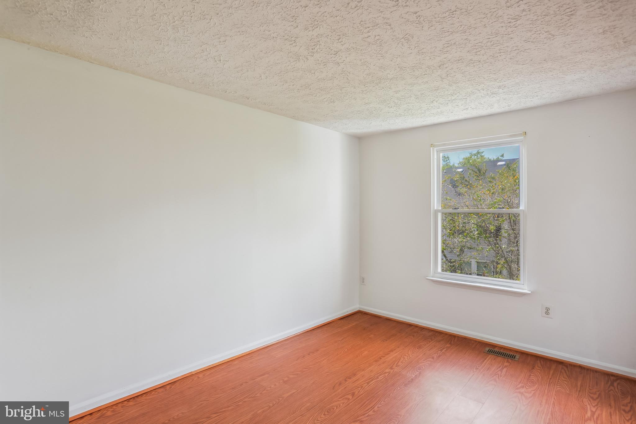 DUMONT OAKS - Residential