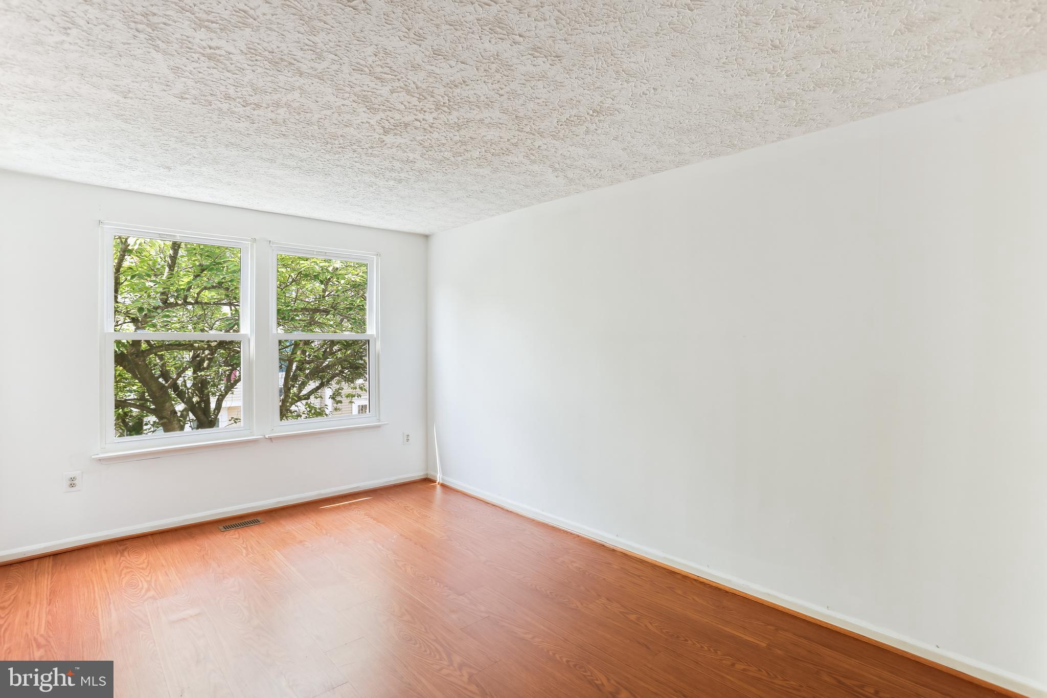 DUMONT OAKS - Residential