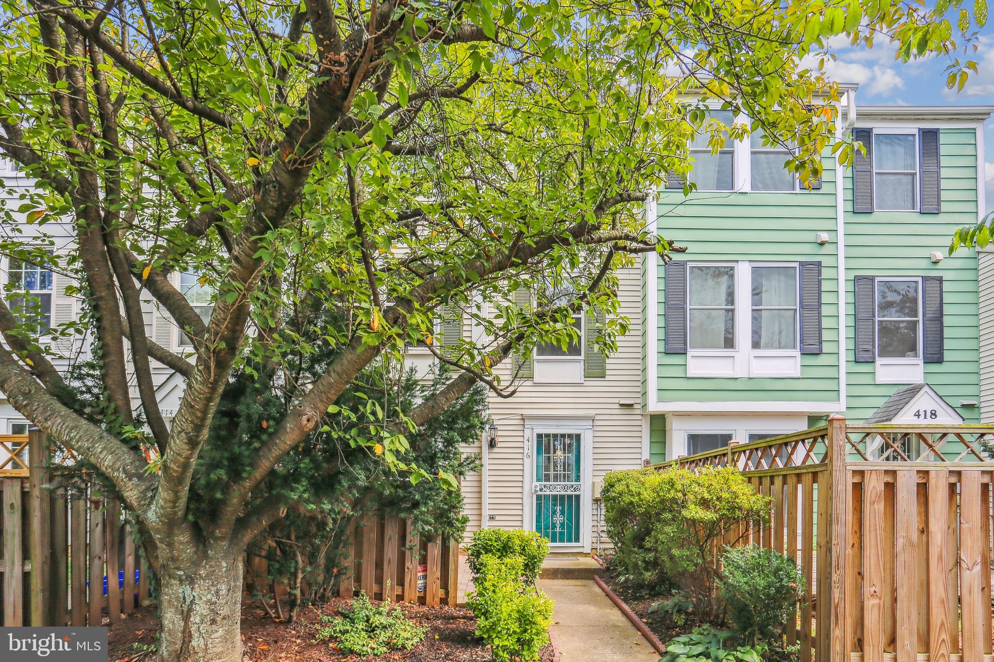 DUMONT OAKS - Residential