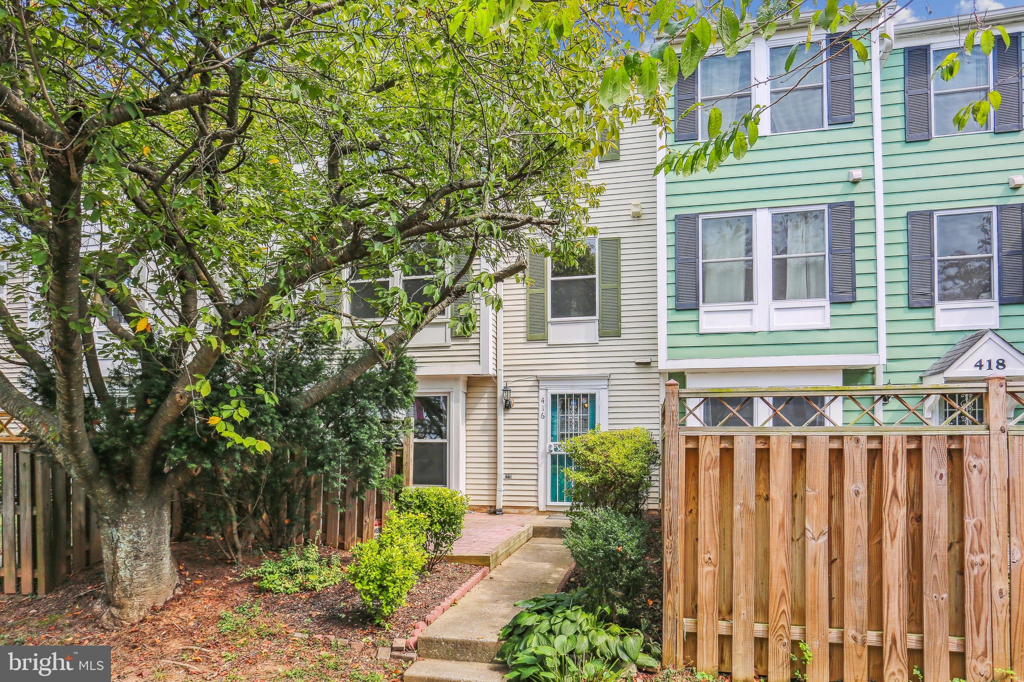 DUMONT OAKS - Residential