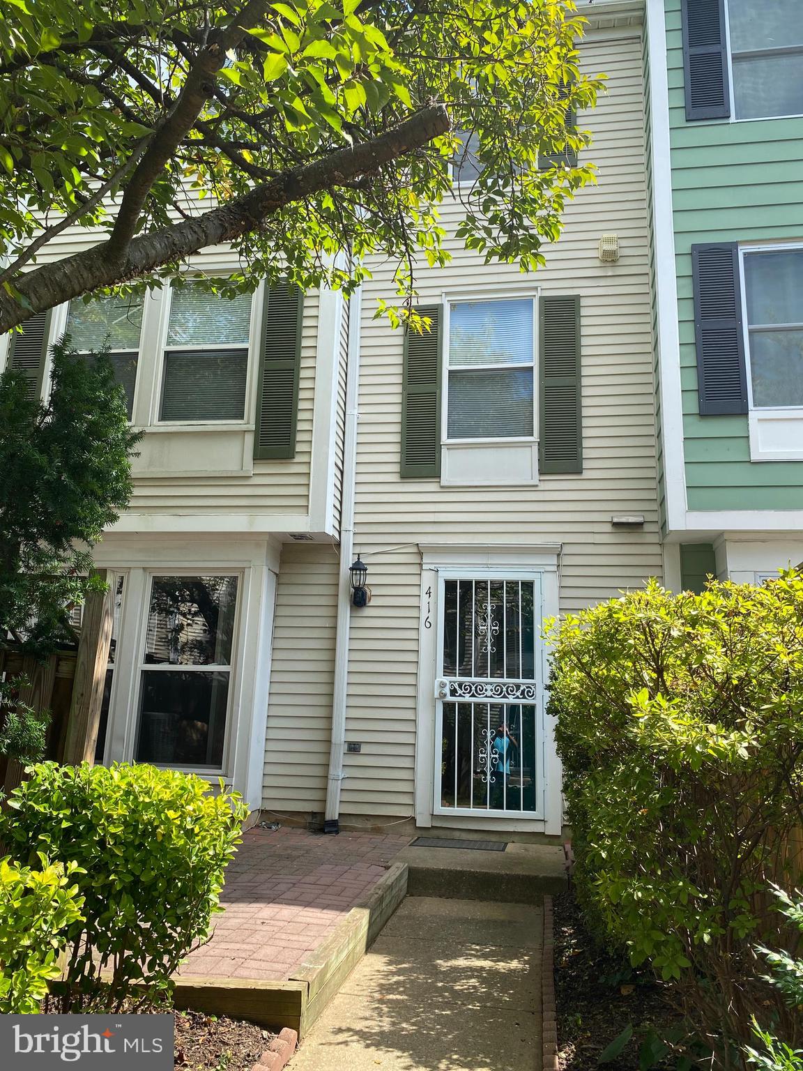 DUMONT OAKS - Residential