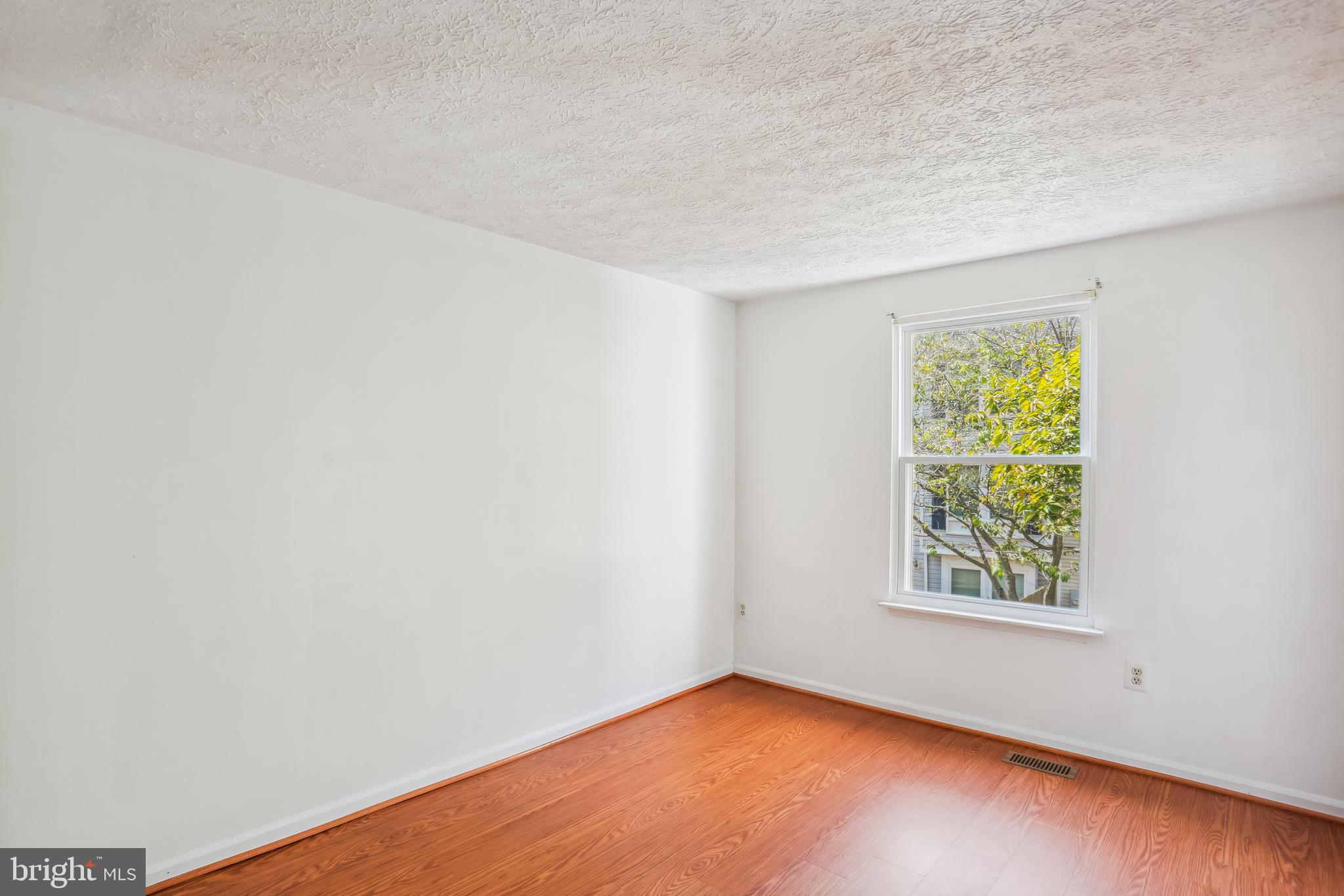 DUMONT OAKS - Residential