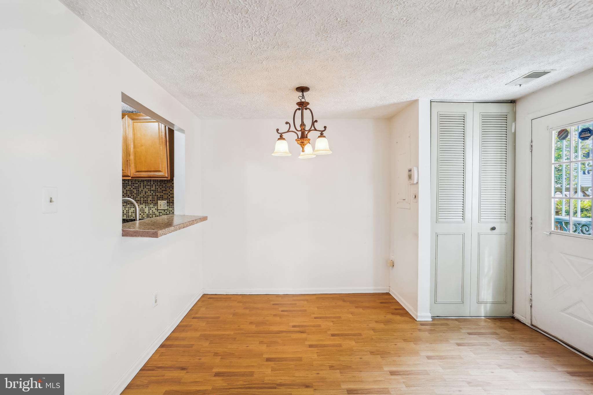 DUMONT OAKS - Residential