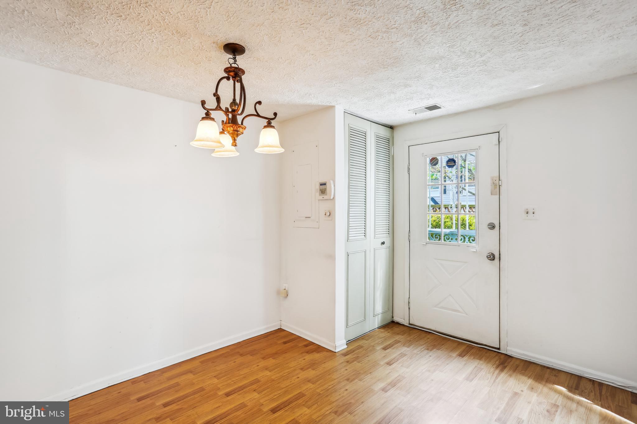 DUMONT OAKS - Residential