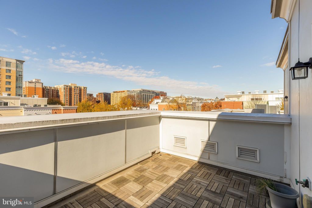 Photo of 351 L Street SE, WASHINGTON, DC 20003 (MLS # DCDC2231482)