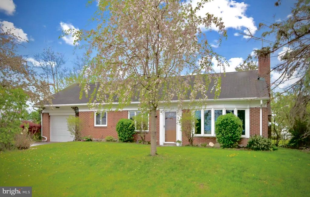 Photo of 76 HORSESHOE RD, LEOLA, PA 17540 (MLS # PALA2033332)