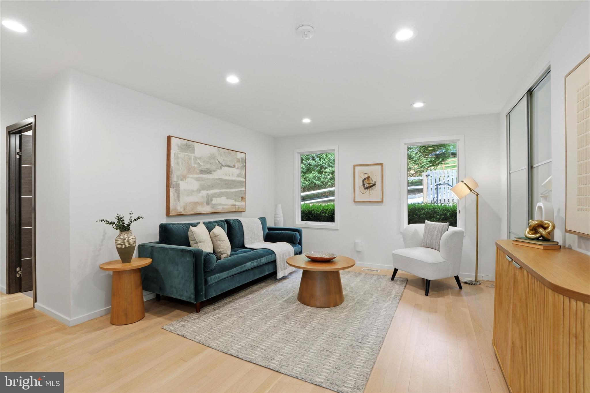 COLONIAL VILLAGE - Residential