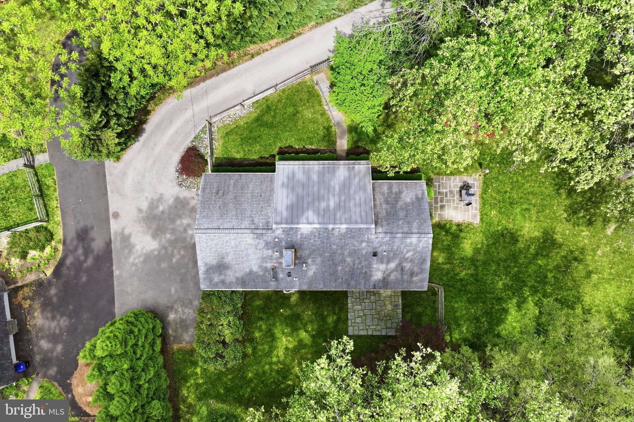 COLONIAL VILLAGE - Residential