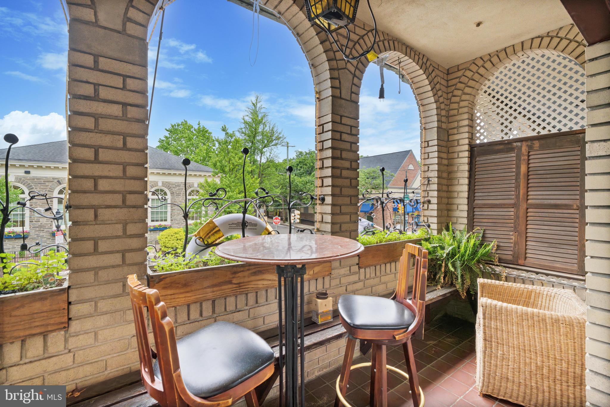 CHESTNUT HILL - Commercial Sale