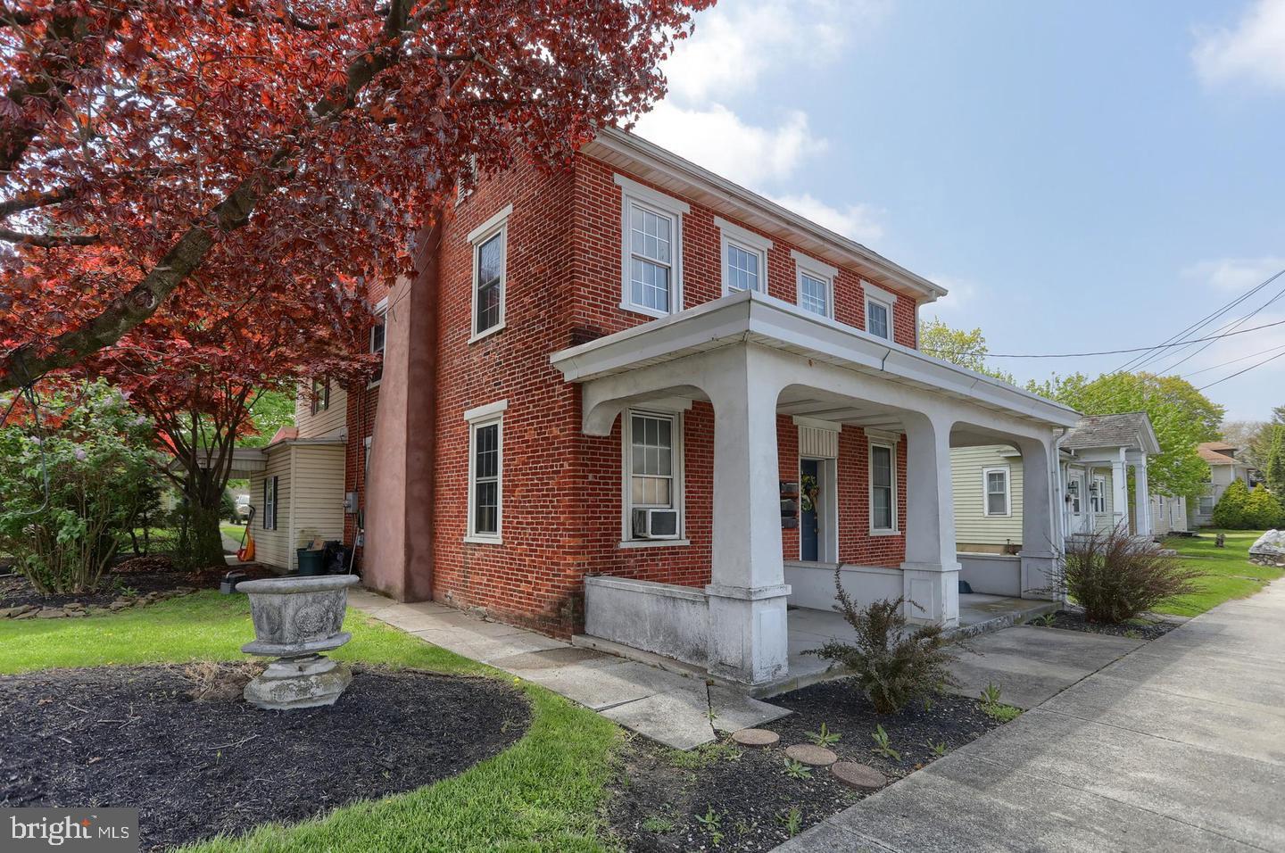 702 W MAIN STREET