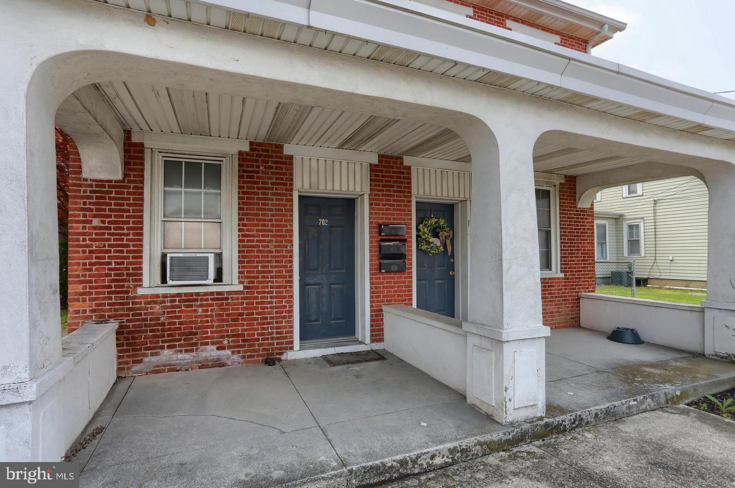 702 W MAIN STREET