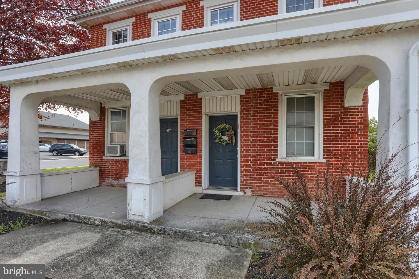 702 W MAIN STREET