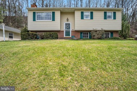 155 GREENBRIAR ROAD ELLIOTTSBURG PA 17024