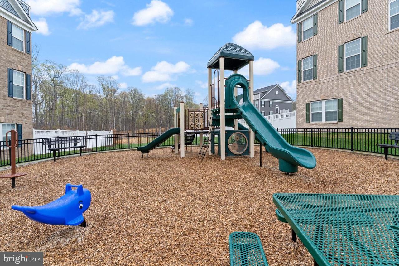 MARLBORO RIDING - Residential