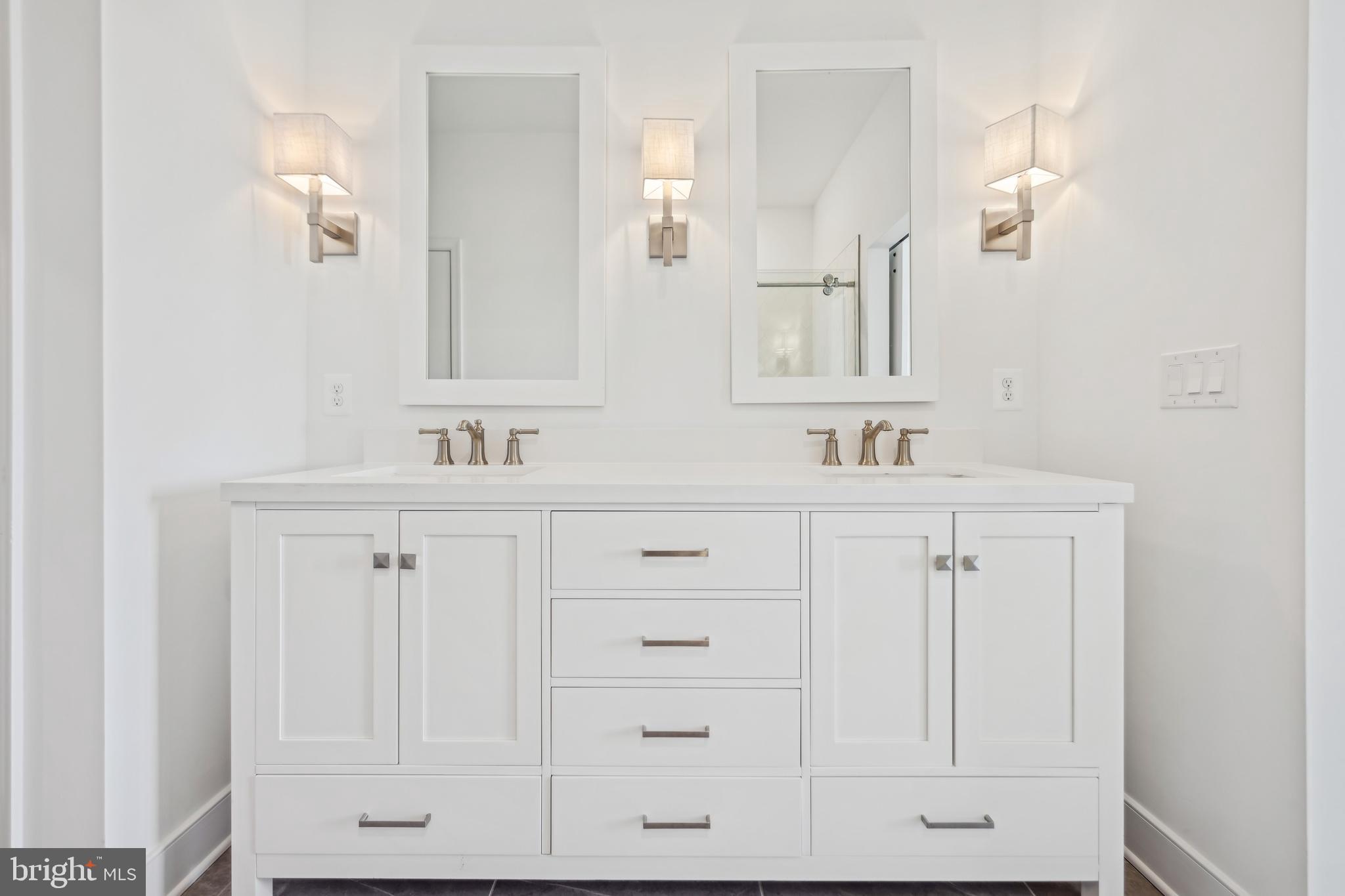 ADMIRAL'S LANDING - Residential