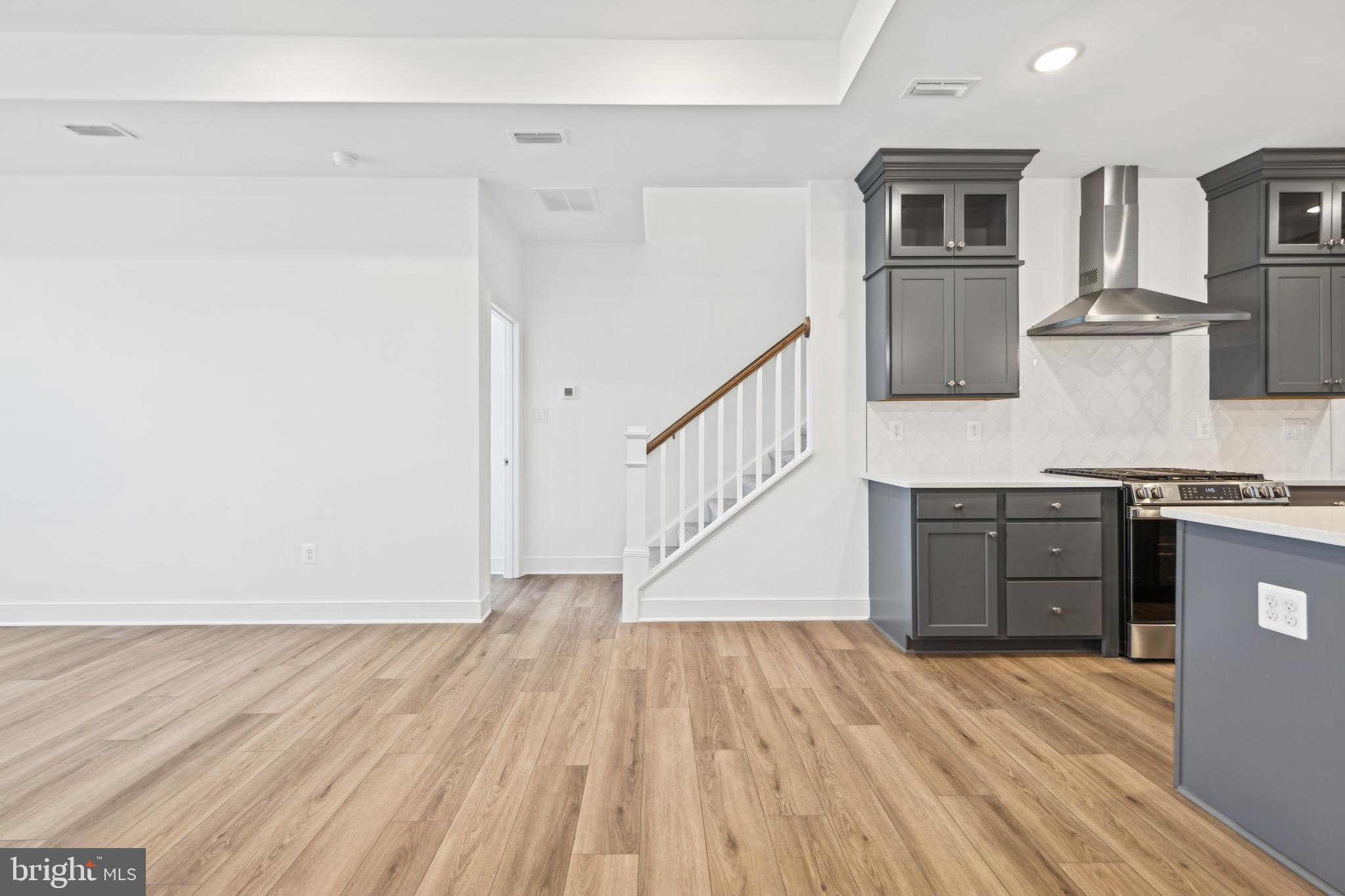 ADMIRAL'S LANDING - Residential