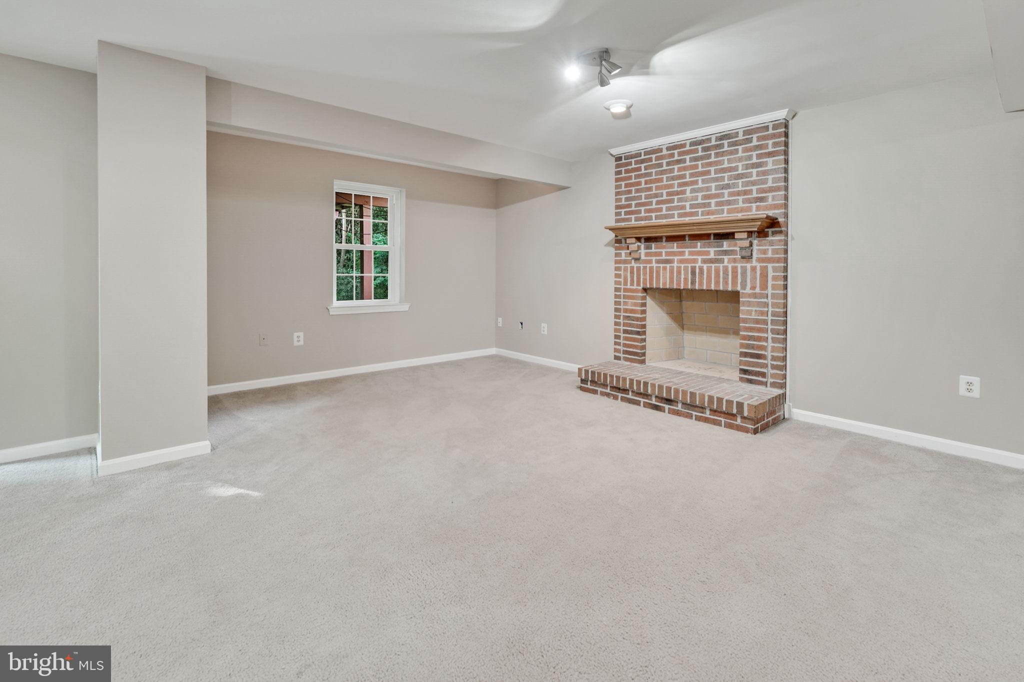 CROSSPOINTE - Residential