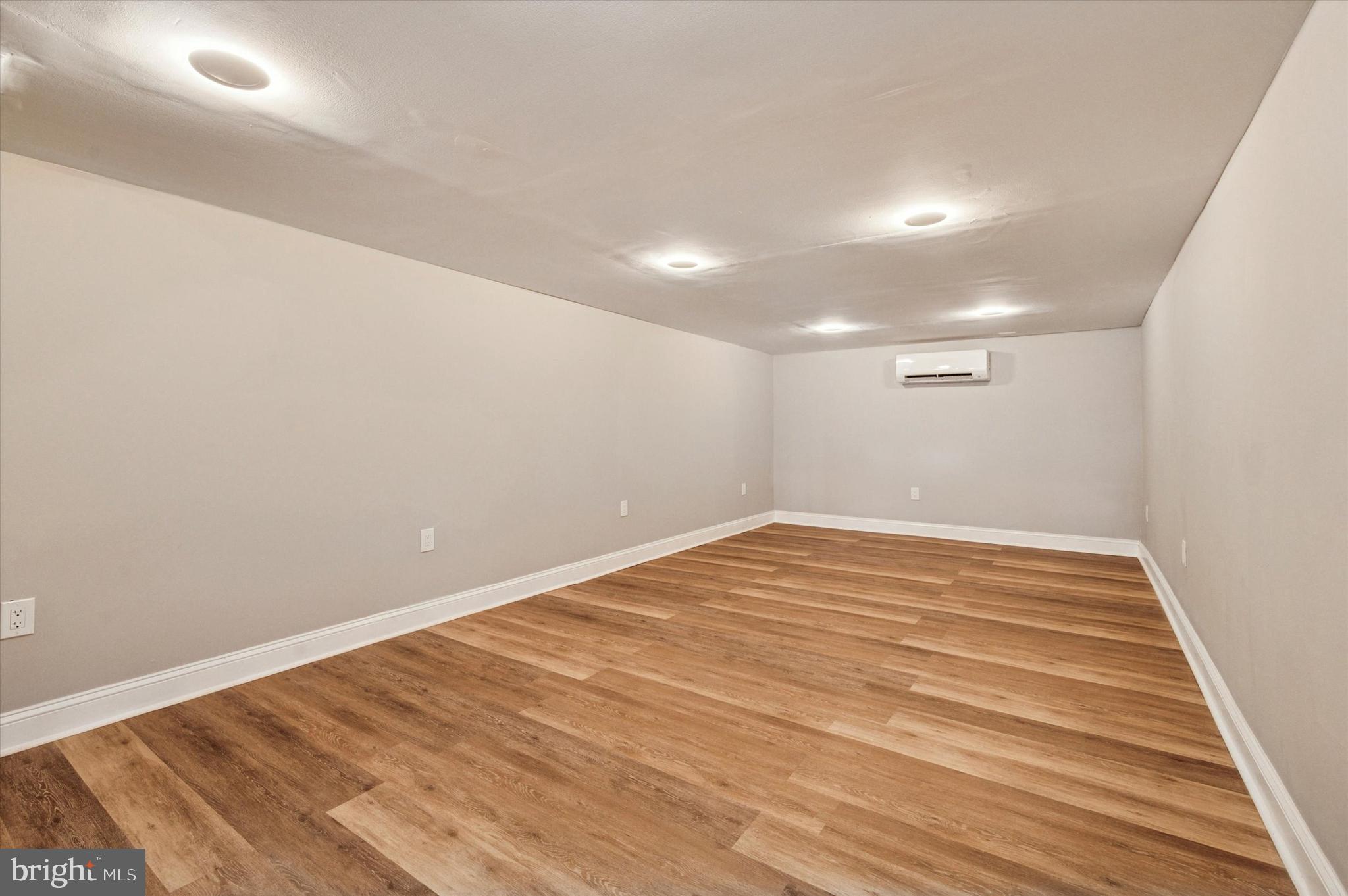 WALNUT HILL - Residential