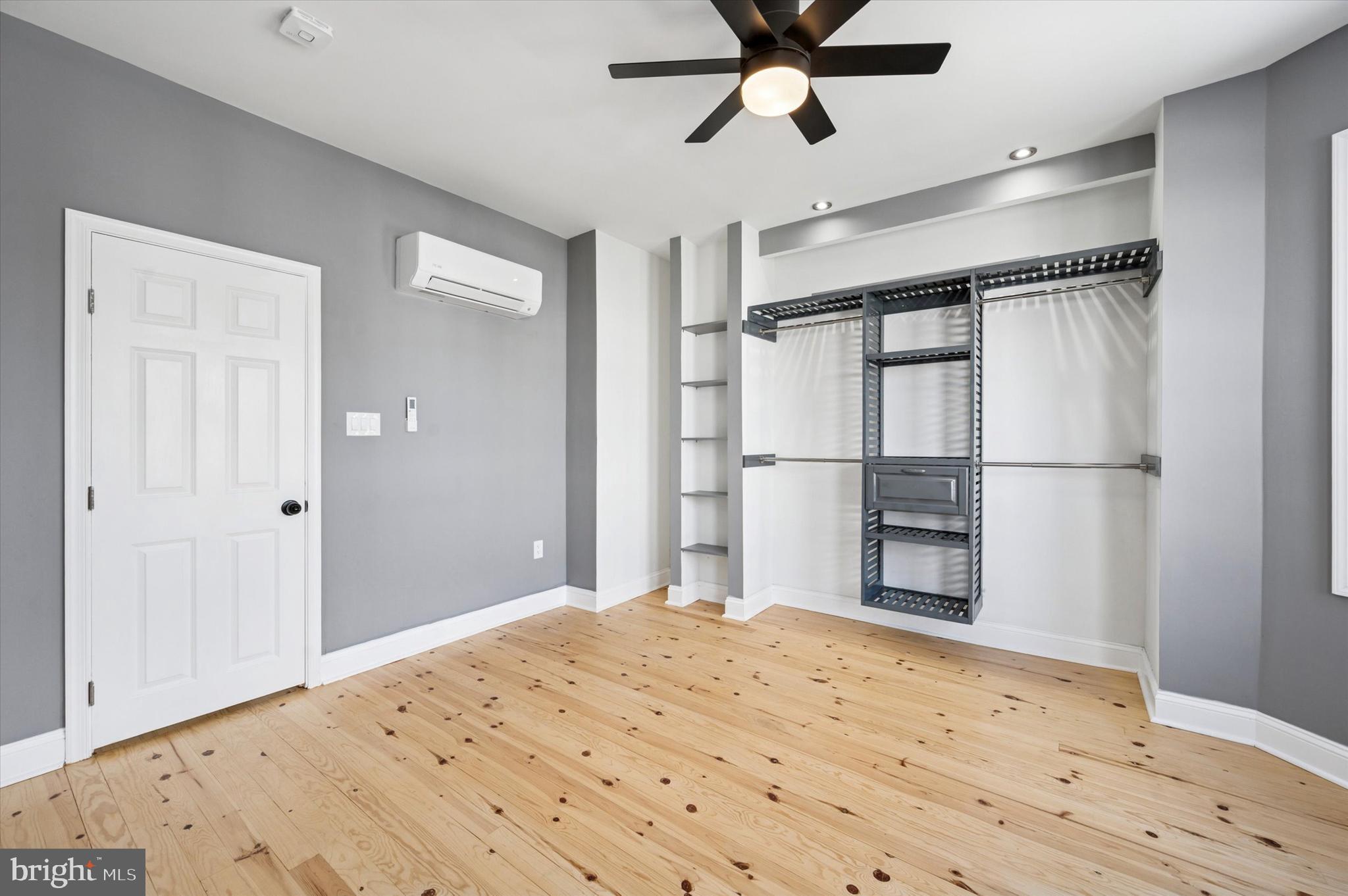 WALNUT HILL - Residential