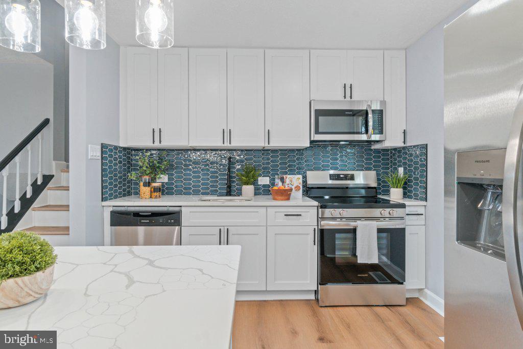 RAMBLING HILLS - Residential