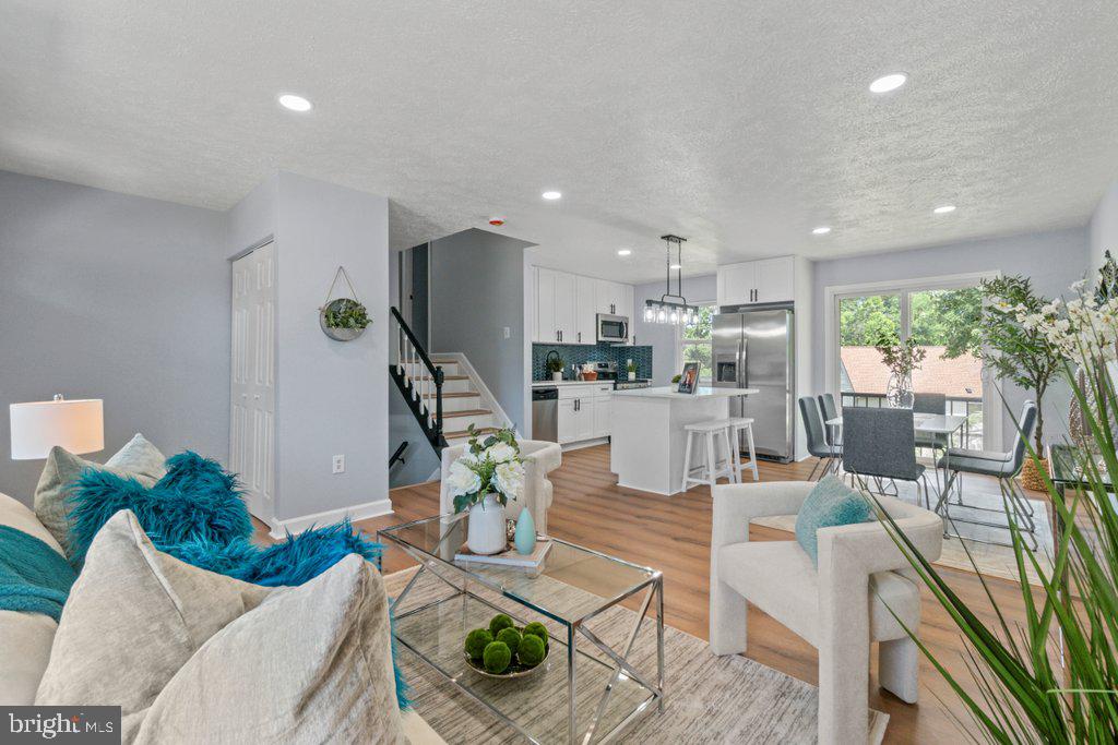 RAMBLING HILLS - Residential