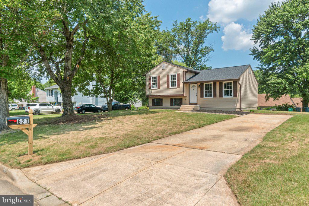 621 CASTLEWOOD DRIVE
