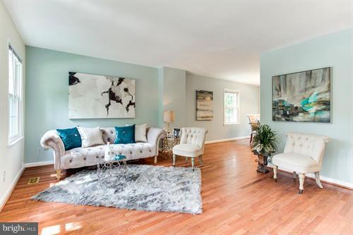 LONDON TOWNE - Residential