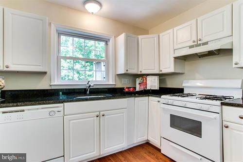 LONDON TOWNE - Residential