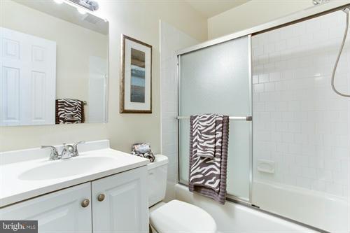 LONDON TOWNE - Residential