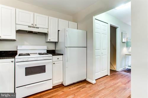 LONDON TOWNE - Residential