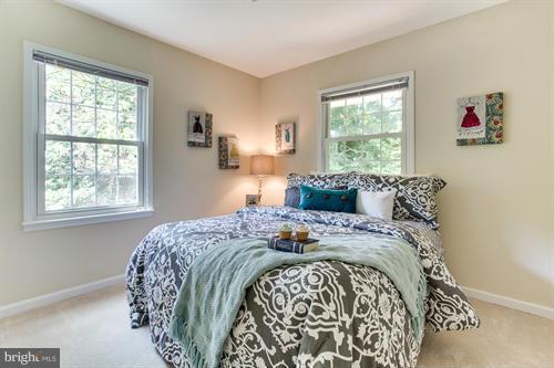 LONDON TOWNE - Residential