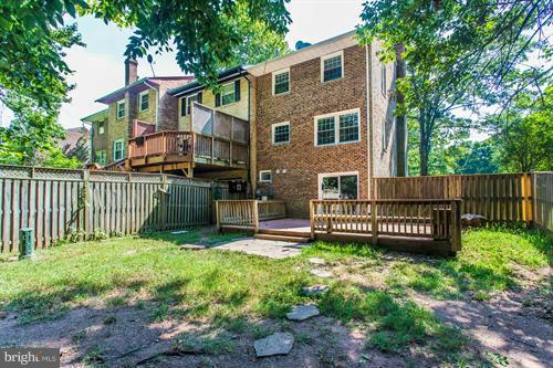 LONDON TOWNE - Residential