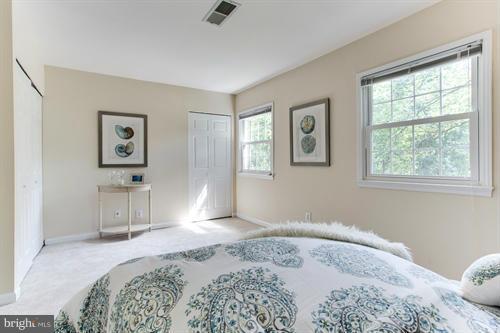 LONDON TOWNE - Residential