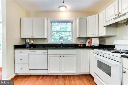 LONDON TOWNE - Residential